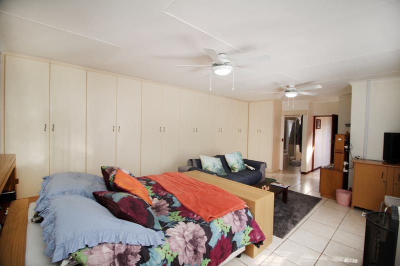 4 Bedroom Property for Sale in Fraaiuitsig Western Cape